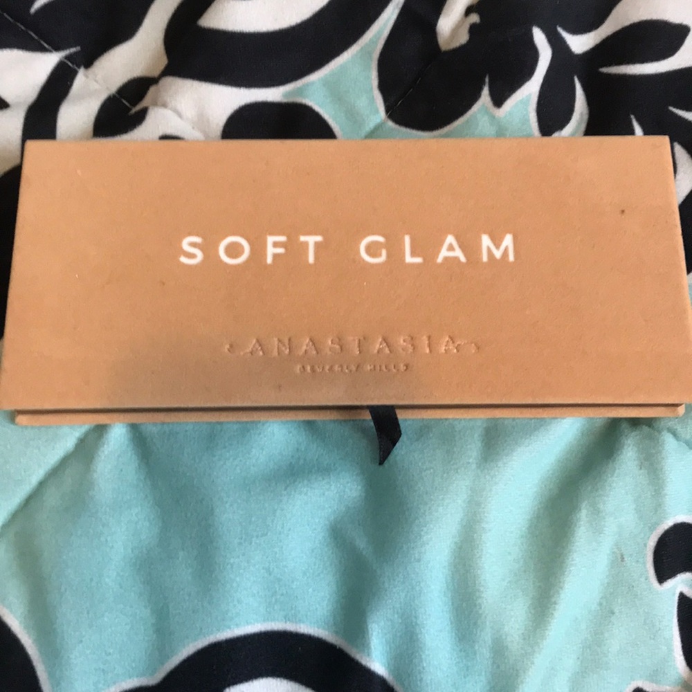 Anastasia Beverly Hills Soft Glam palette